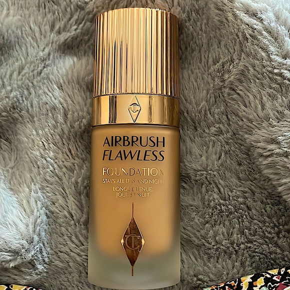 Brand new Charlotte Tilbury airbrush flawless foundation shade 11 - Picture 5 of 7